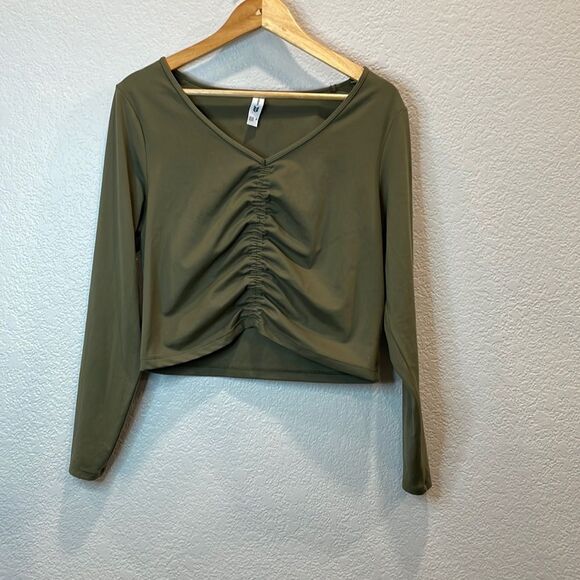 NEW All in Motion Flex Shirred Cropped Long Sleeve in Moss Green Size XL - Picture 2 of 8